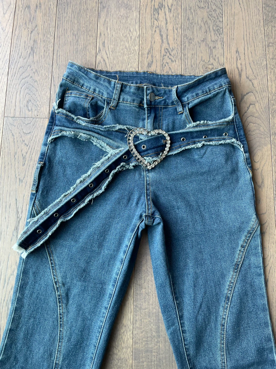 Women's Bell Bottom Jeans with Heart Buckle Belt - photo 4