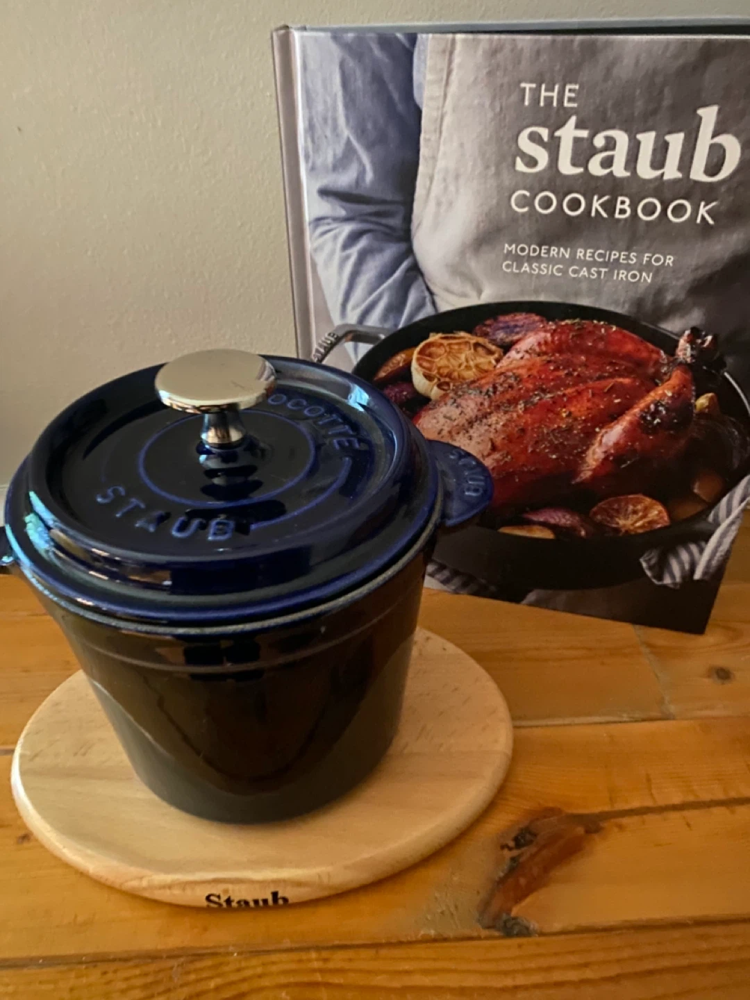 STAUB sauce pan in cast iron, round, blue