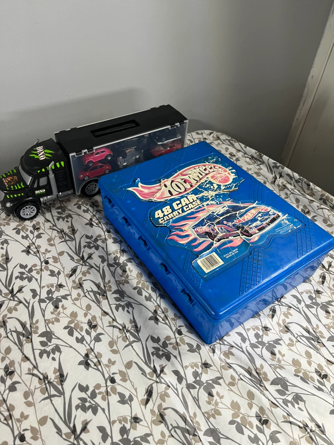 Hot Wheels 48 Car Carry Case with Truck