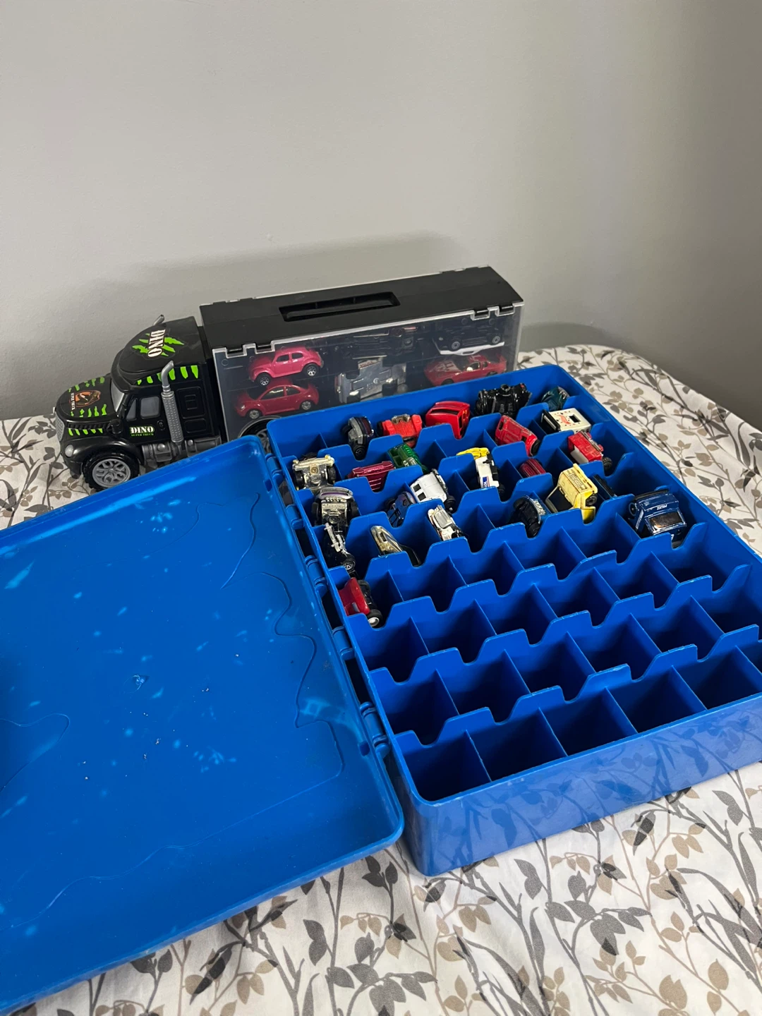 Hot Wheels 48 Car Carry Case with Truck - photo 2