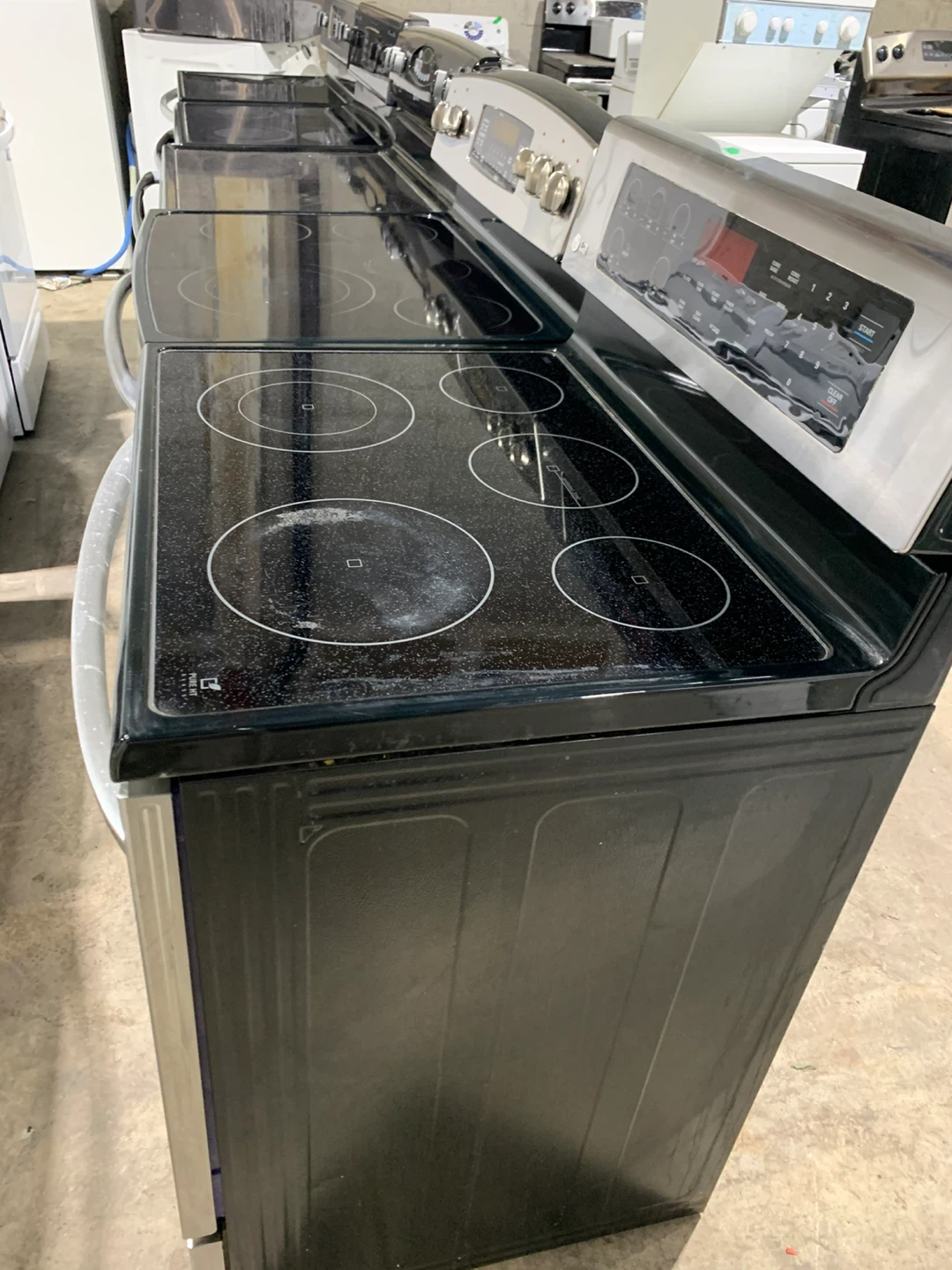 Clean Galss stove for sale starting -300-400/- - photo 3
