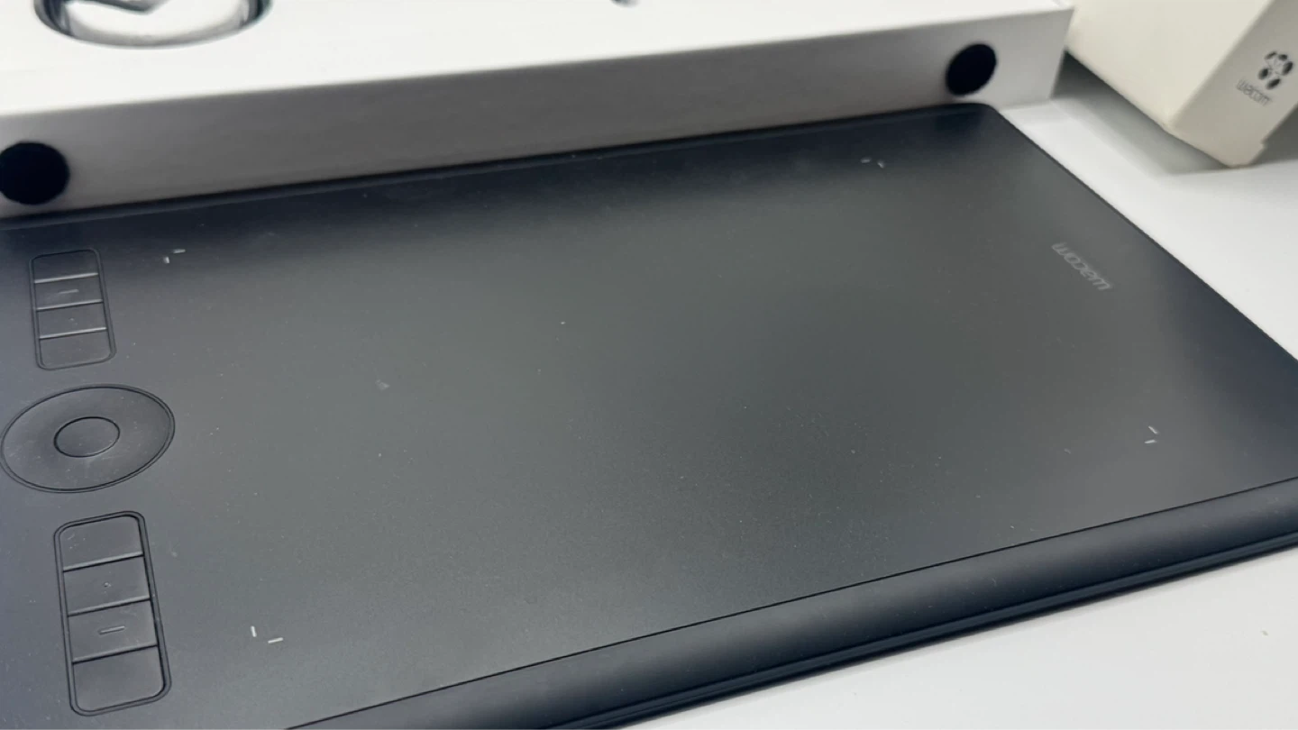 Wacom Intuos Pro Digital Drawing Tablet - photo 2