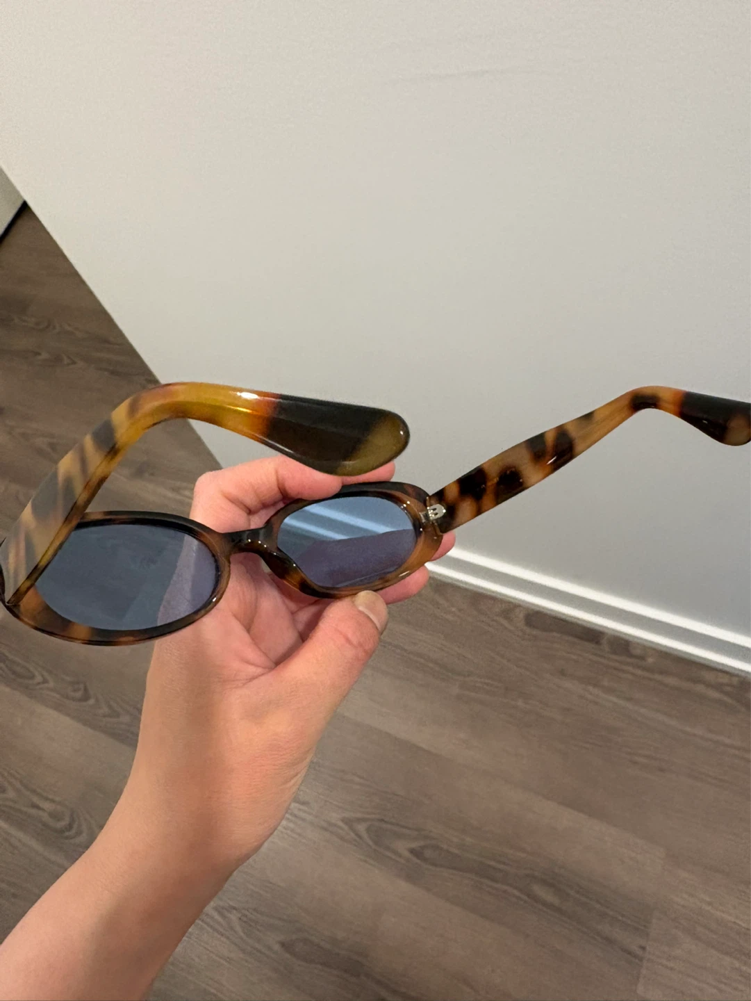 Z Supply Tortoiseshell Sunglasses - photo 3