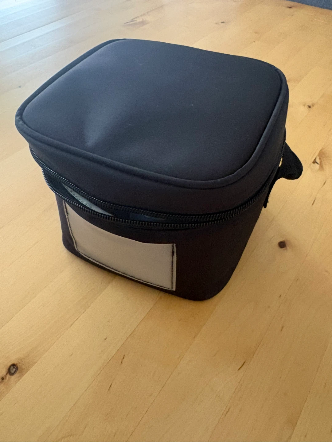Medela Breast Milk Cooler Bag with 4 Bottles