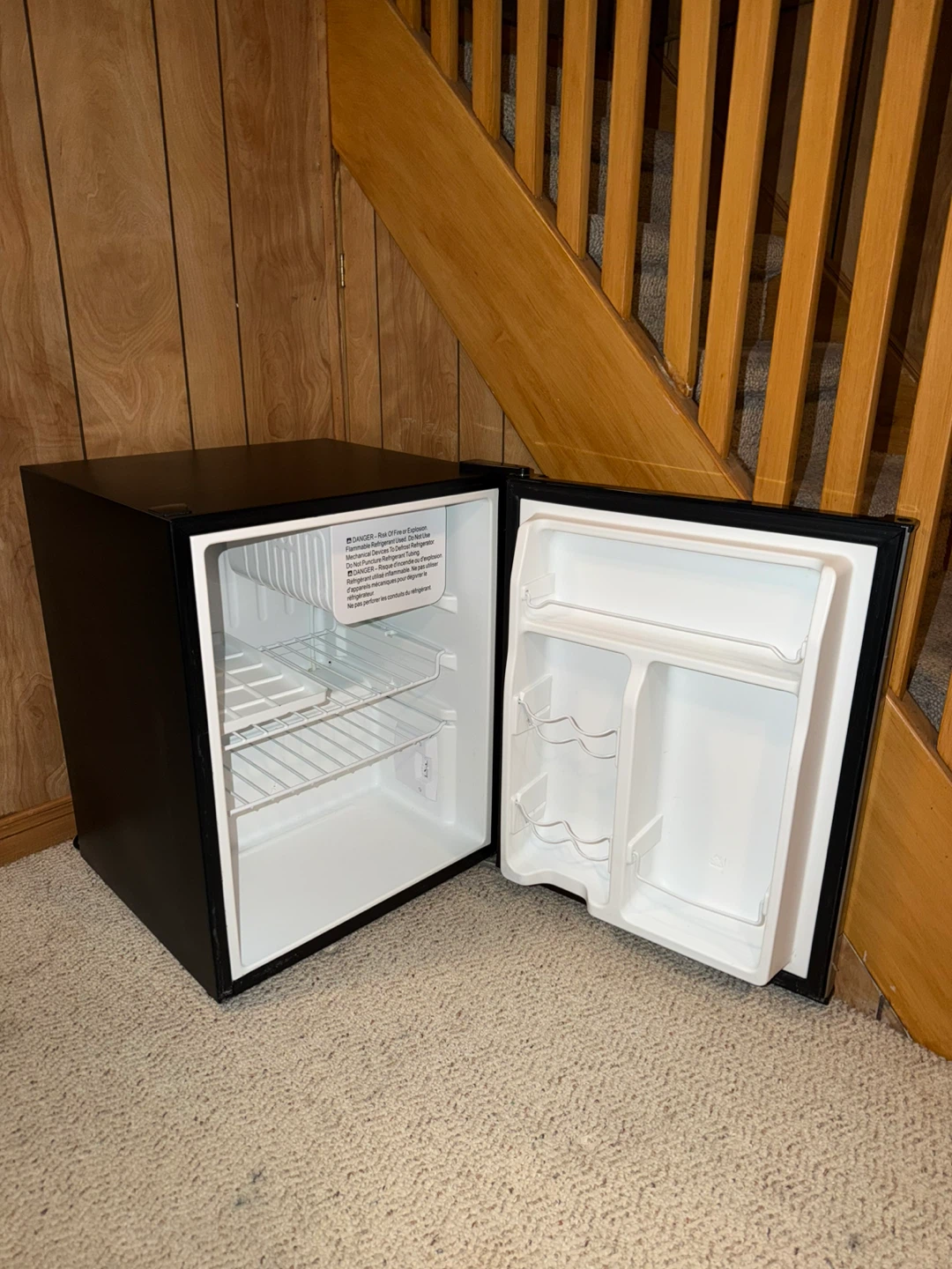 VISSANI Mini Fridge