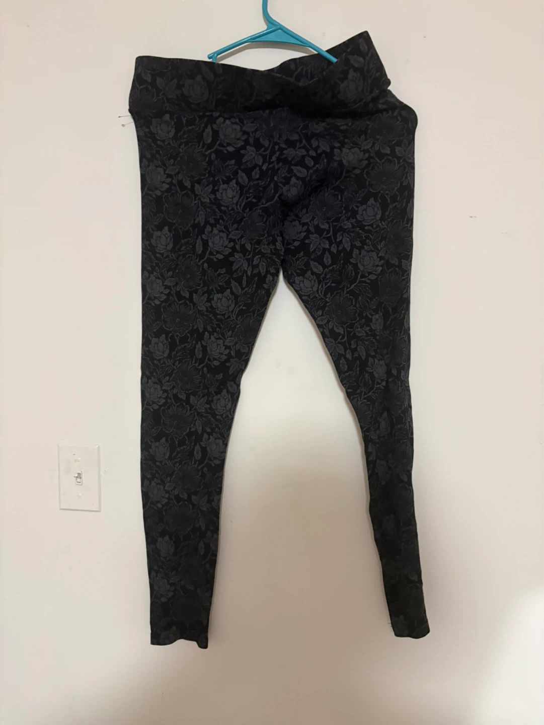 LOFT Outlet Black Floral Print Leggings Size S