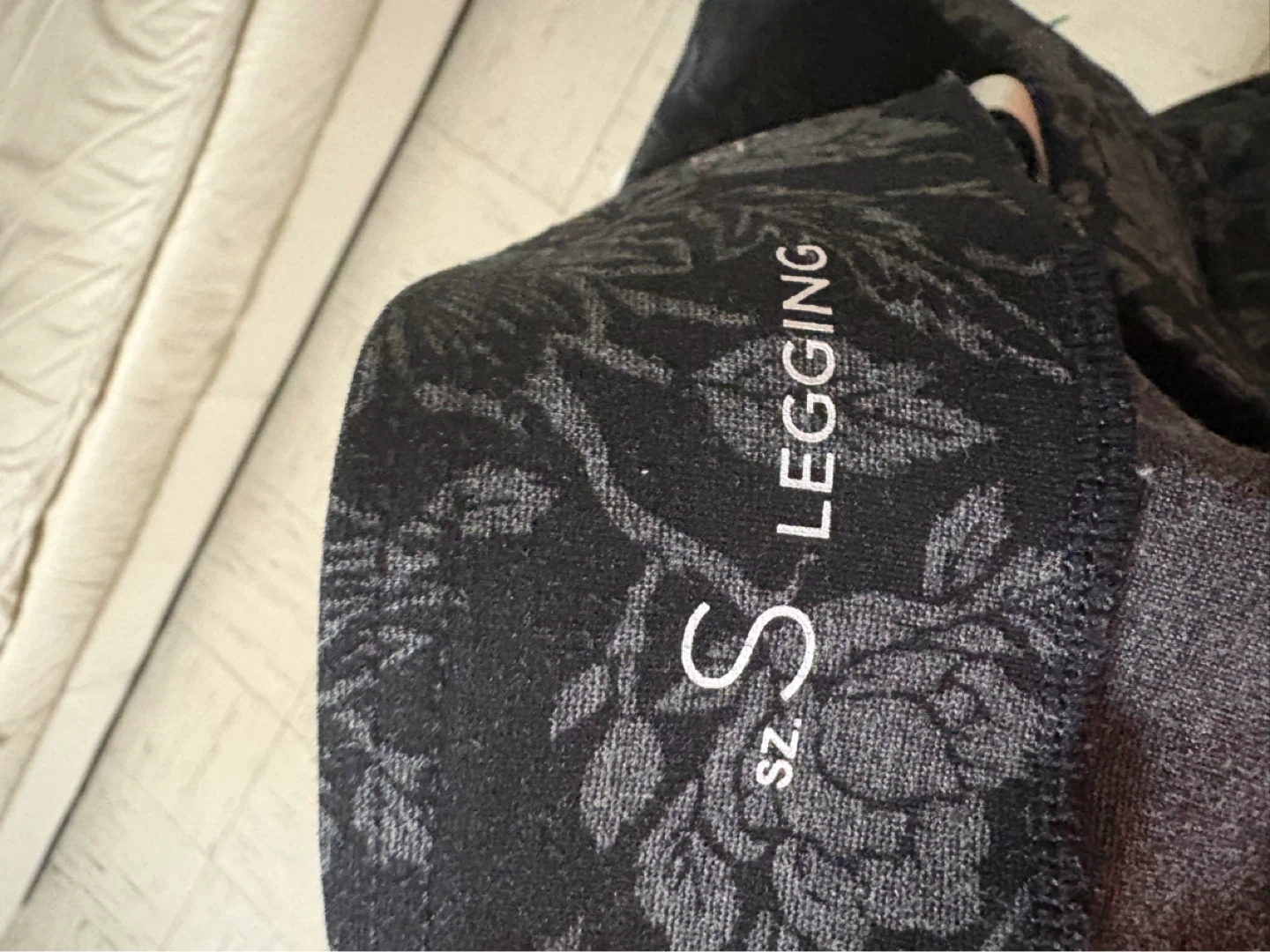 LOFT Outlet Black Floral Print Leggings Size S - photo 2