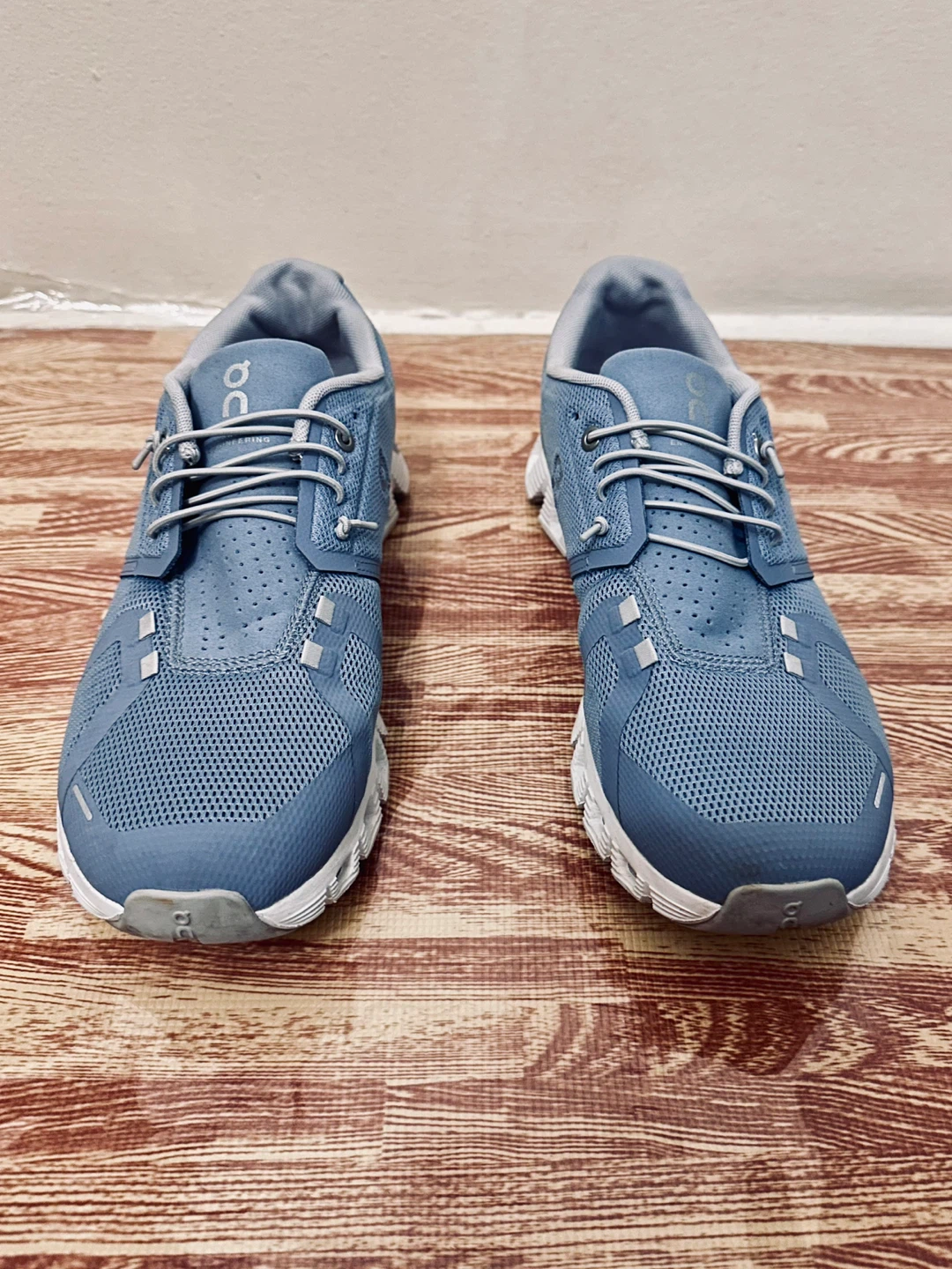 On Cloud Running Shoes - Men's Size 9