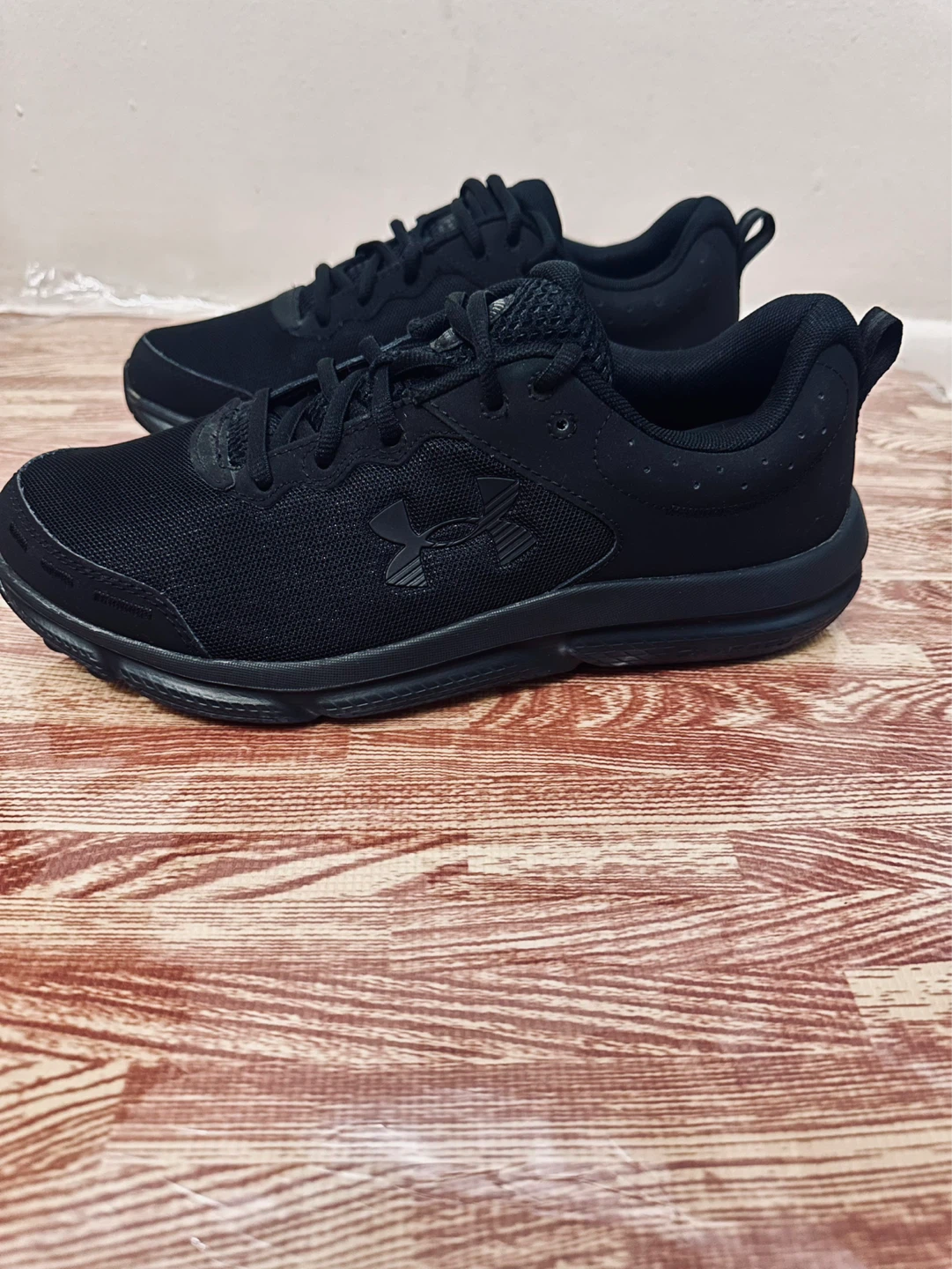 Under Armour Running Shoes - Black - Size 9.5 - photo 5