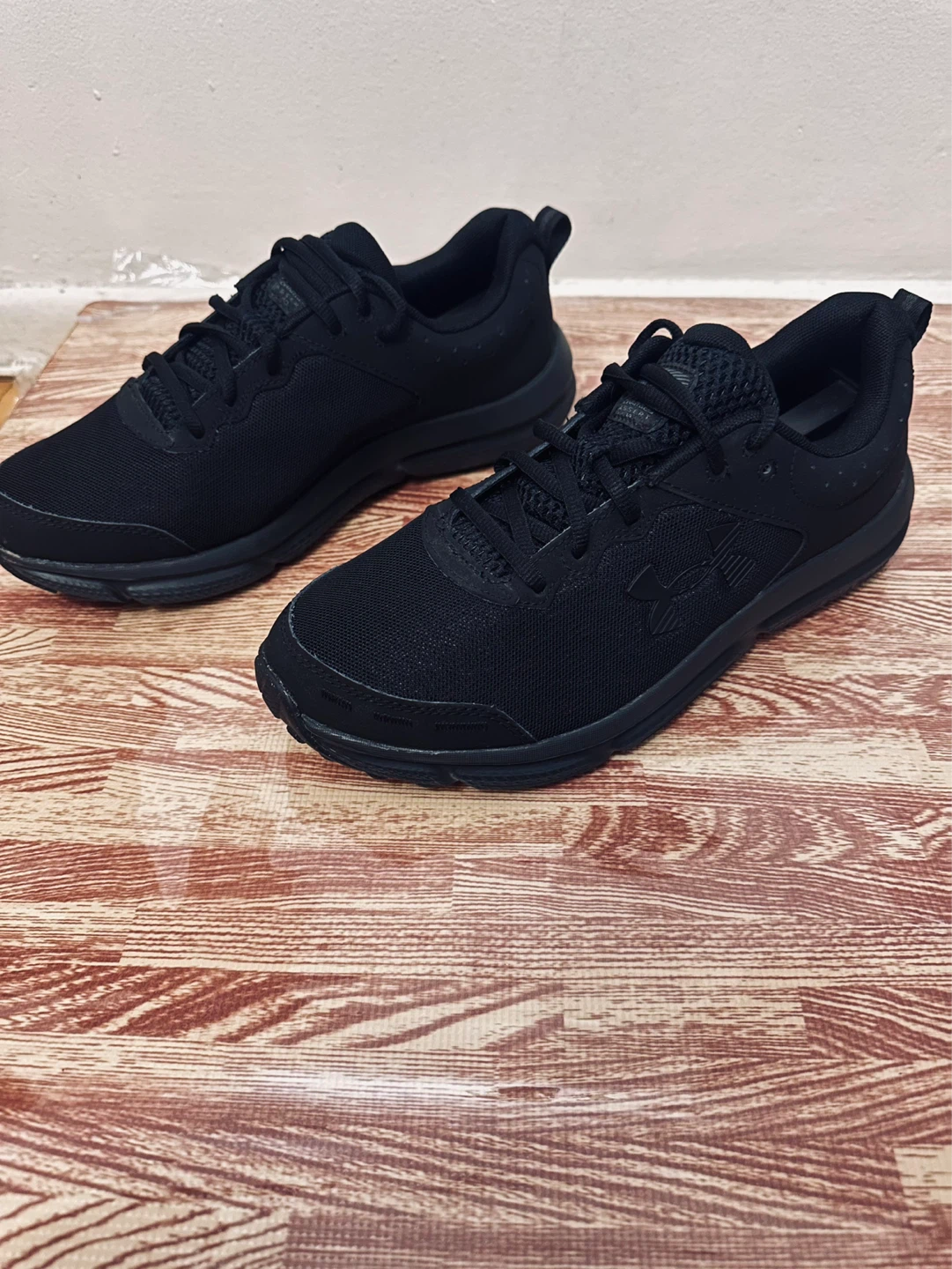 Under Armour Running Shoes - Black - Size 9.5 - photo 4