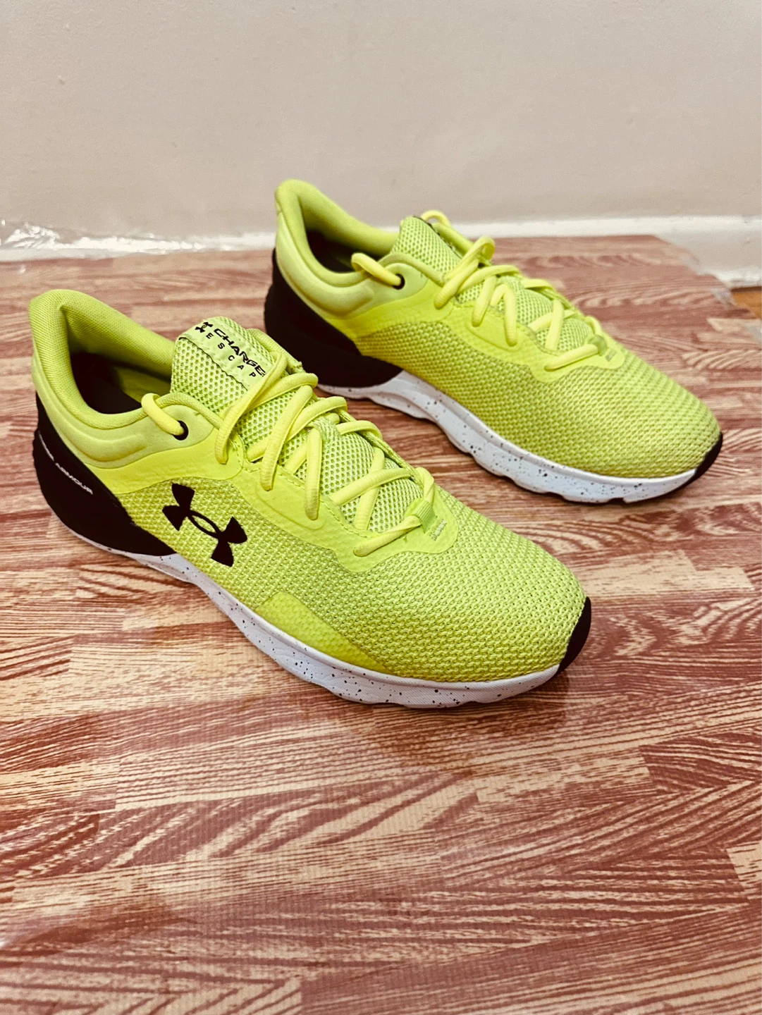 Under Armour Charged Escape 4 Men's Running  Size 9 Neon Yellow - photo 5