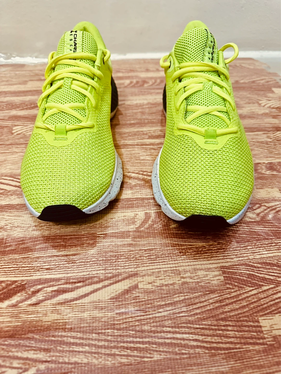 Under Armour Charged Escape 4 Men's Running  Size 9 Neon Yellow - photo 4