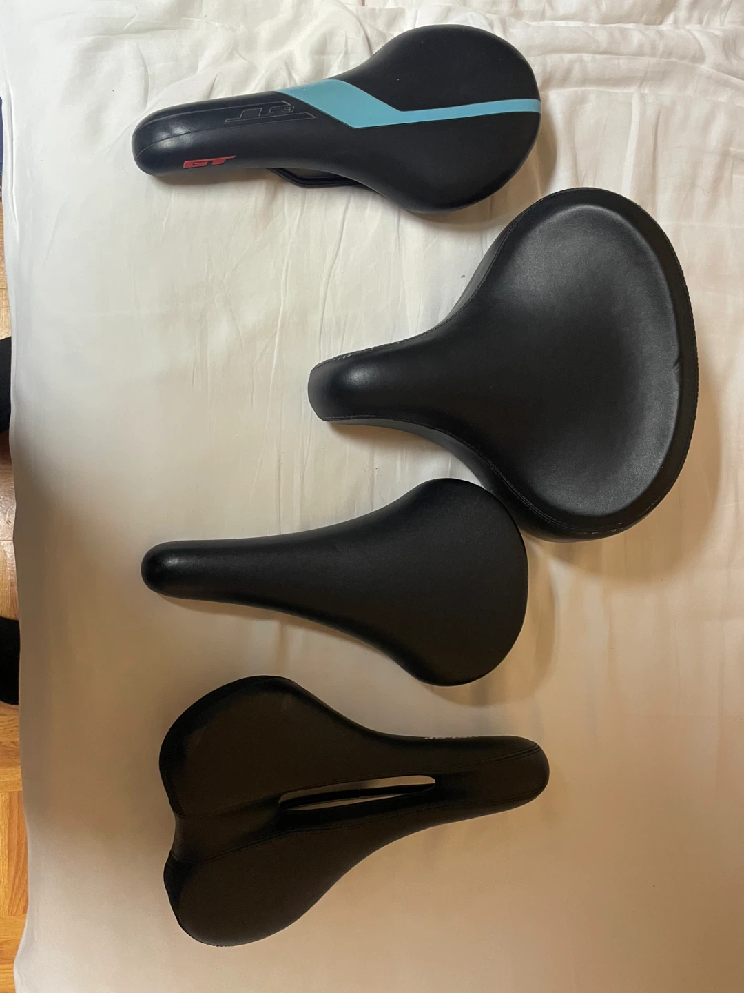 Lot of 4 Bicycle Saddles - GT, Dunlop, and others
