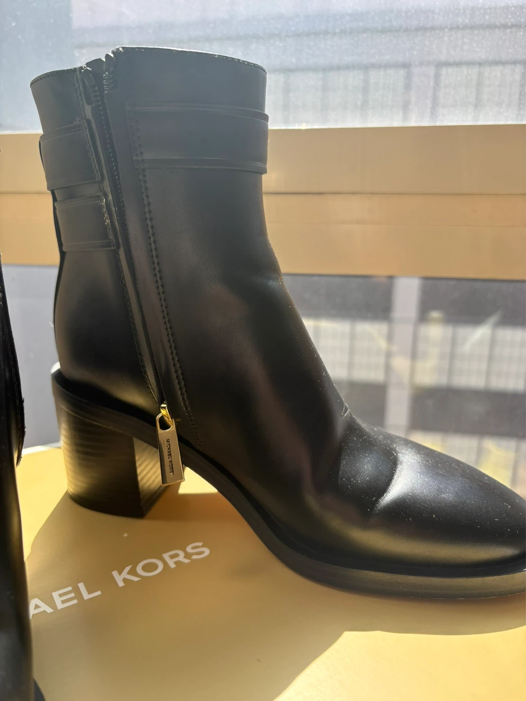 Michael Kors Carson Heeled Bootie Black Faux Leather Size 6M - photo 2