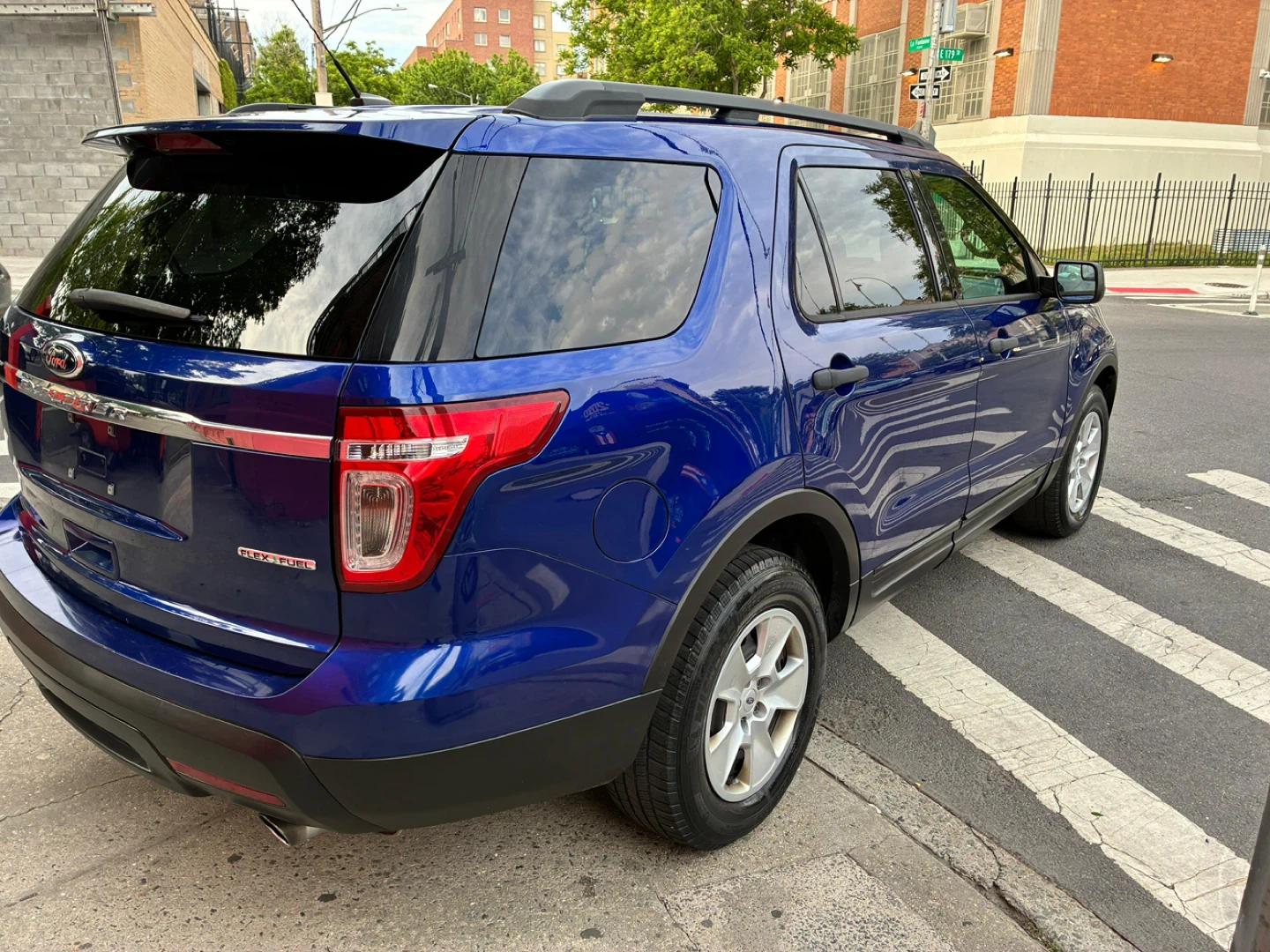 Blue Ford Explorer SUV - photo 5