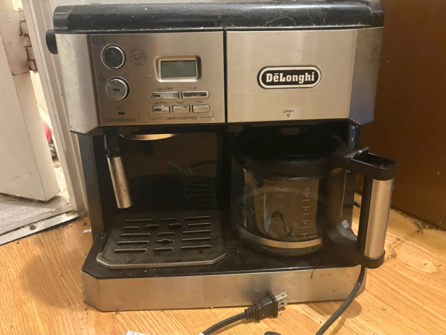 DeLonghi Espresso and Drip Coffee Maker