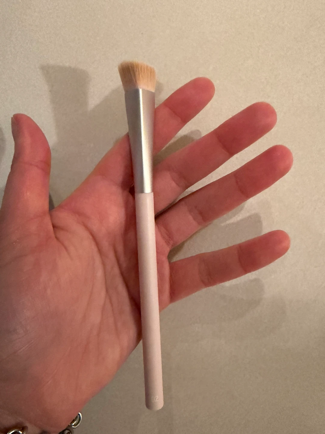 Supergoop Sunscreen SPF 40 and Kylie Jenner concealer brush - photo 3