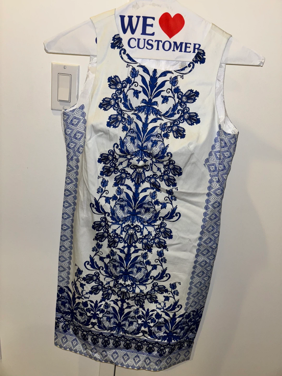 London Times White Dress w Blue Floral Sleeveless Sz US 4