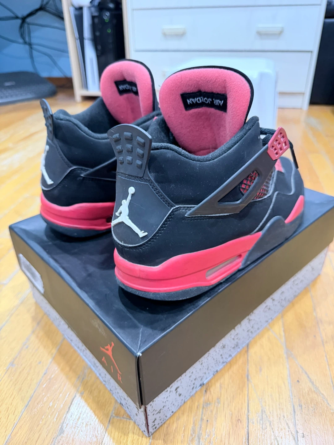 Air Jordan 4 Retro Red Thunder Sneakers - photo 3