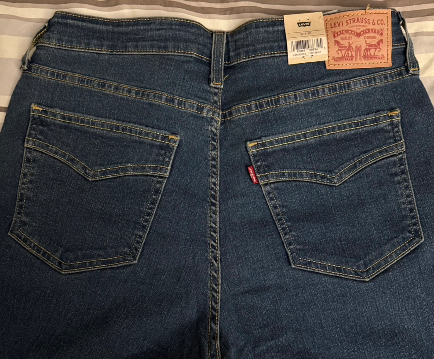 Levi's 725 High-Rise Bootcut Jeans Size 32 - photo 4