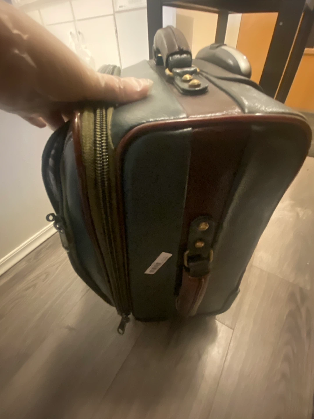 Carry on - Small suitcase - photo 3