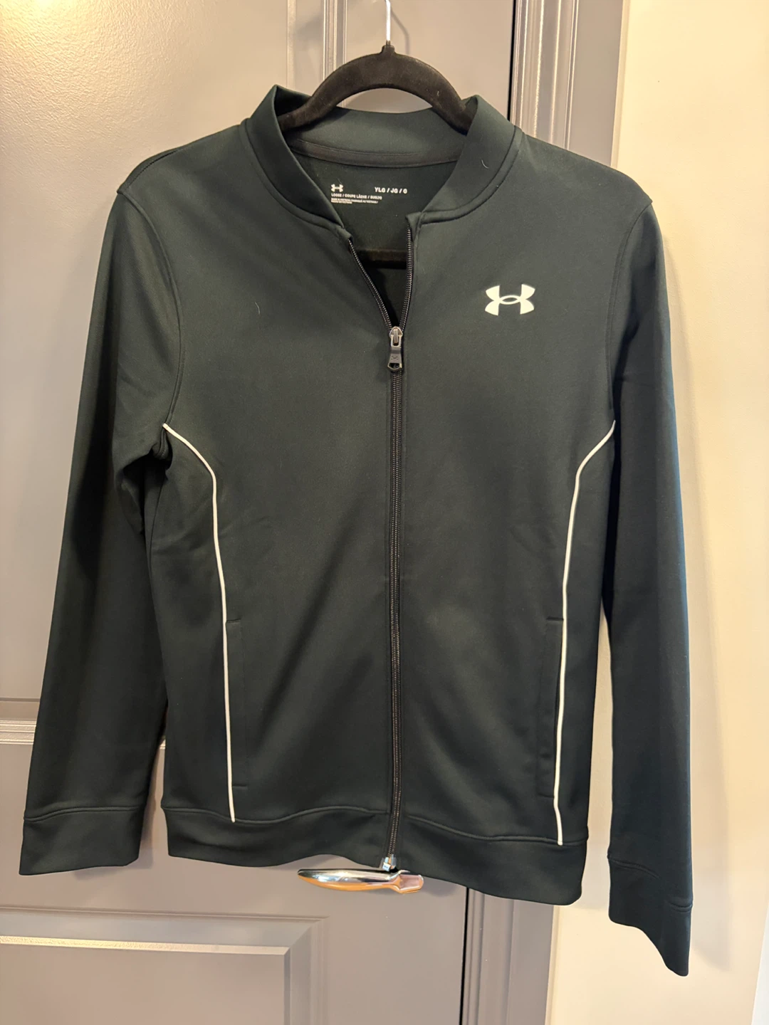 Boys Under Armour warm up pennant Jacket - large fits 14-16