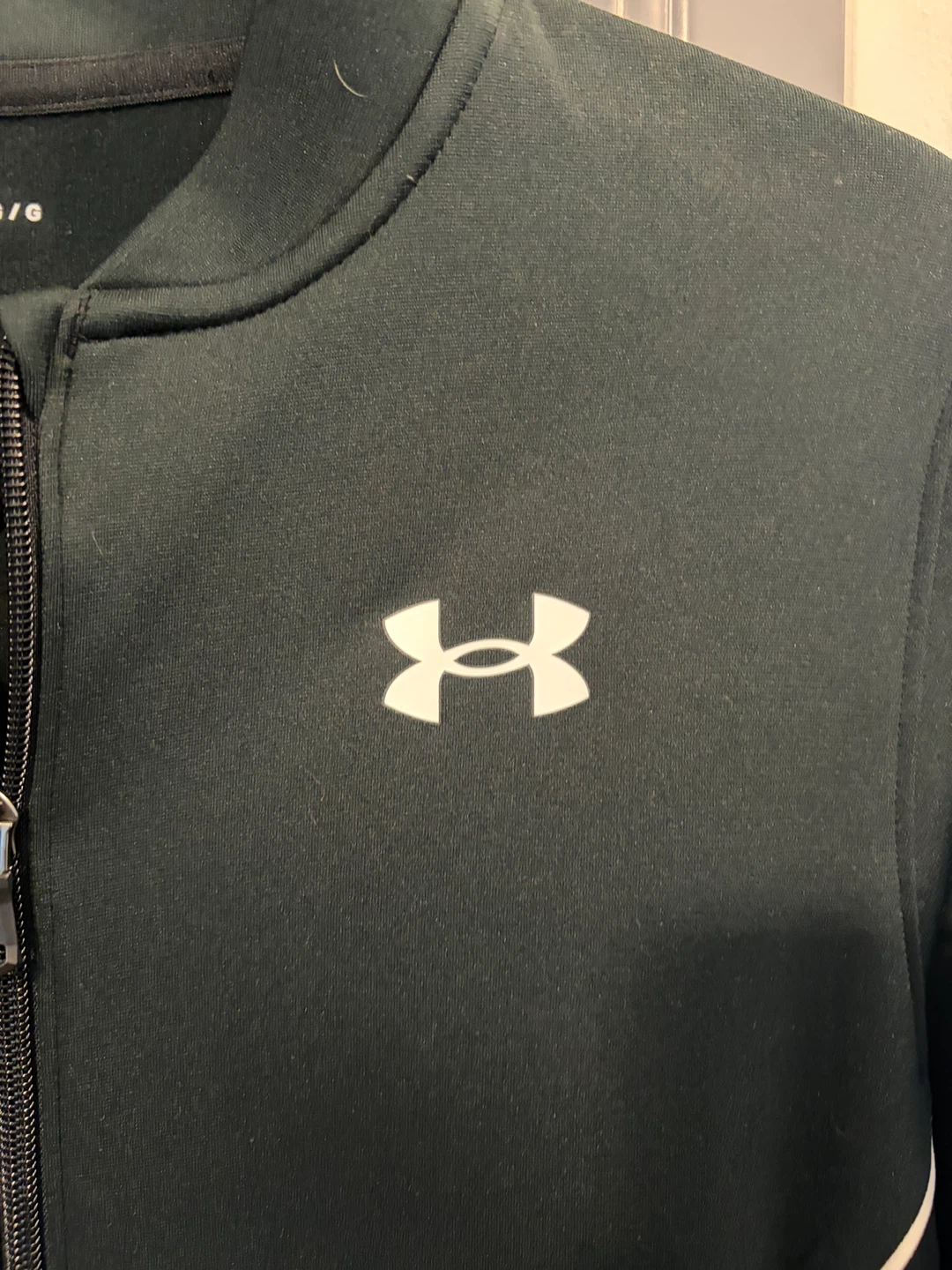 Boys Under Armour warm up pennant Jacket - large fits 14-16 - photo 3