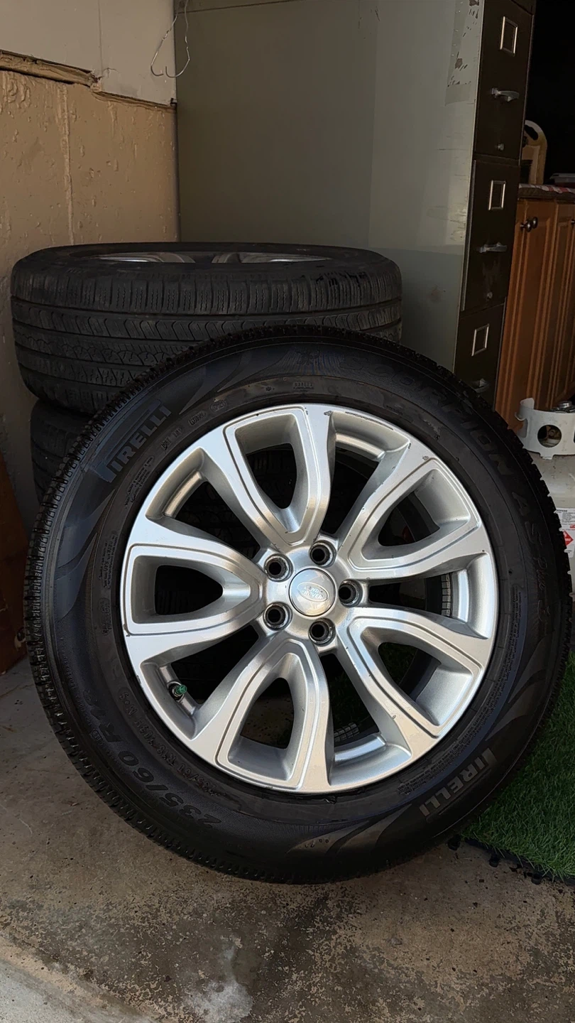 Land Rover set of 4 Pirelli Tires and Rims