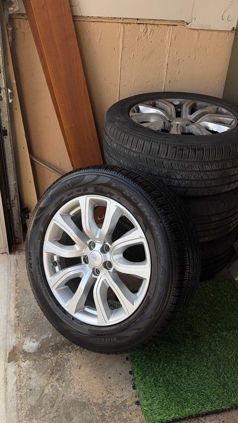 Land Rover set of 4 Pirelli Tires and Rims - photo 2