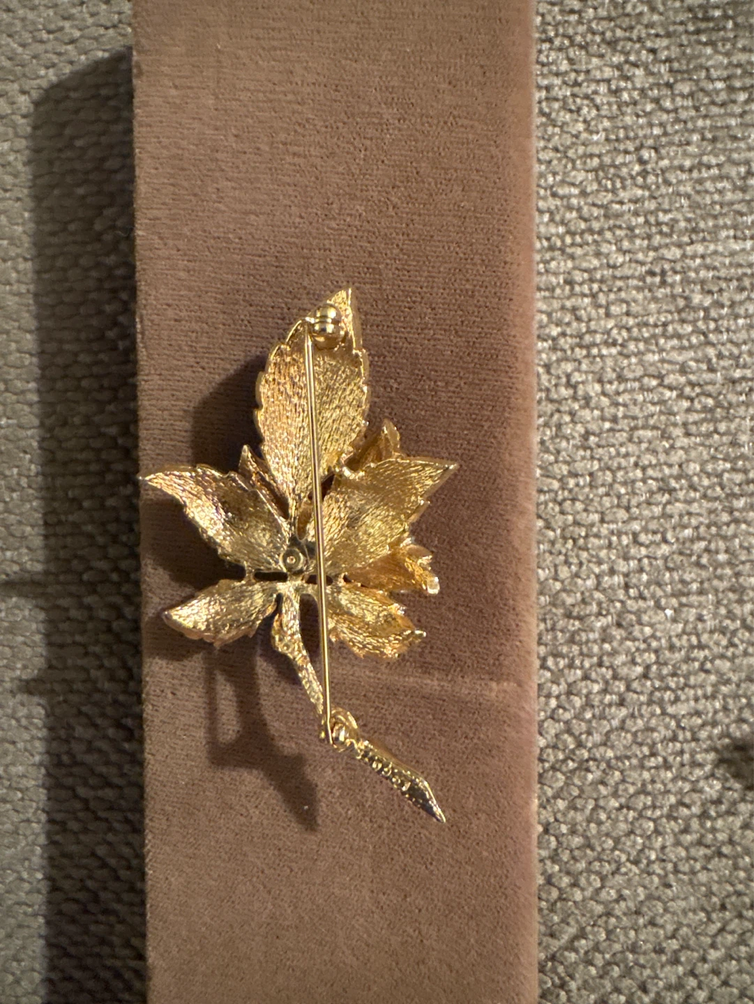 Leaf Pin Brooch with Rhinestones - photo 2