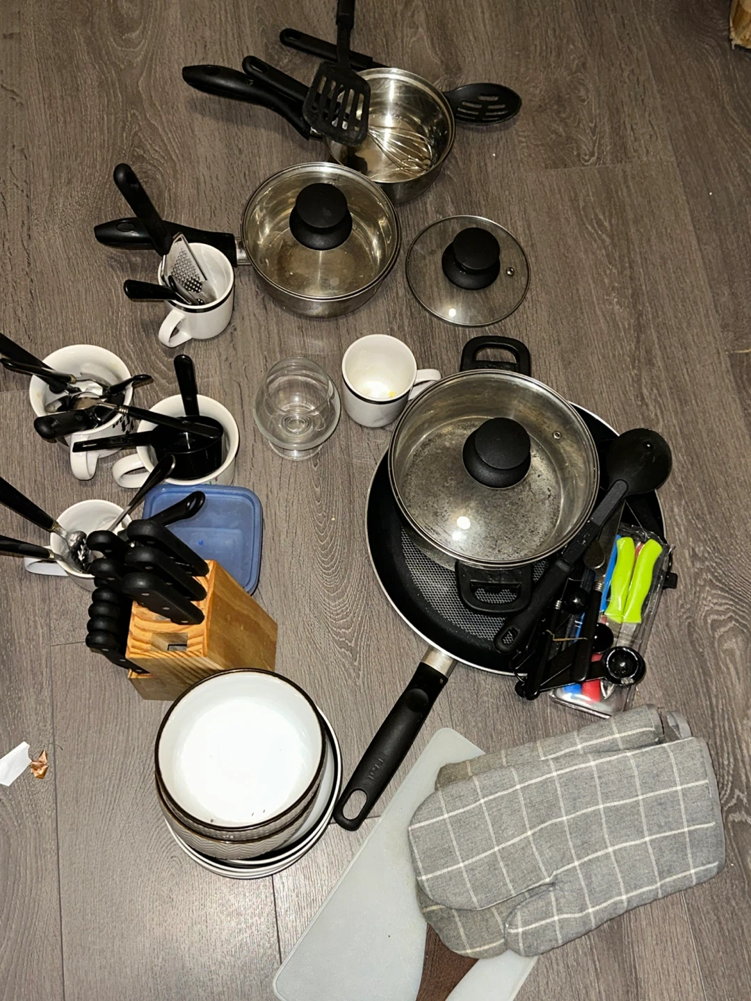 Assorted Kitchenware Set - Pots, Pans, Plates, Bowls & Utensils - photo 3