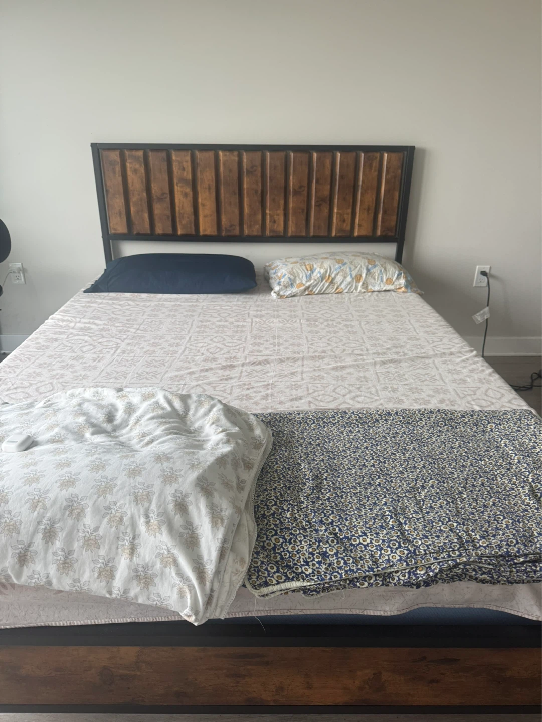 Queen Size Metal Bed Frame with Headboard and Mattress - photo 3