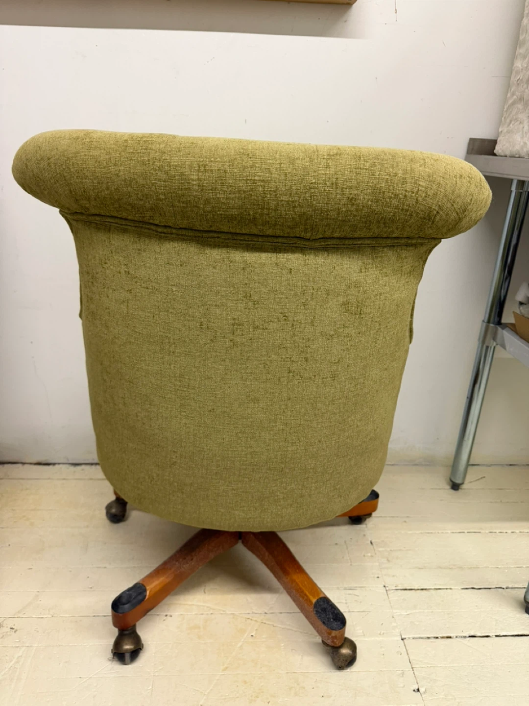 Vintage Tufted Swivel Office Chair - photo 3