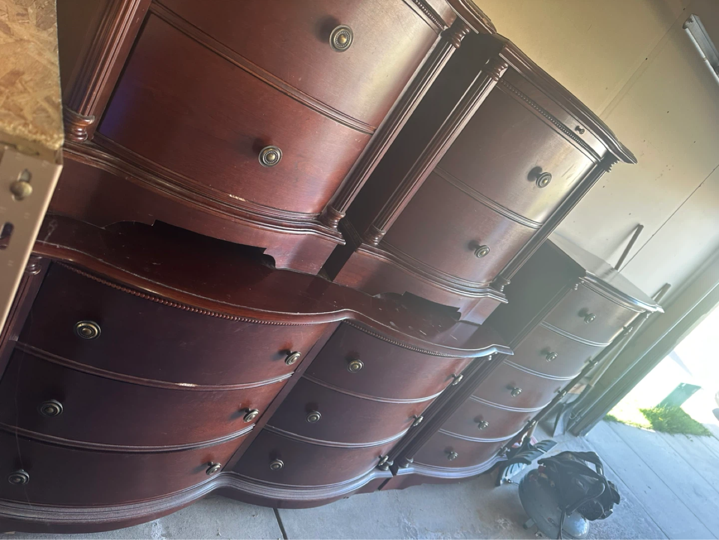Dark Wood Bedroom Set - Dresser and Headboard (king size) - photo 4