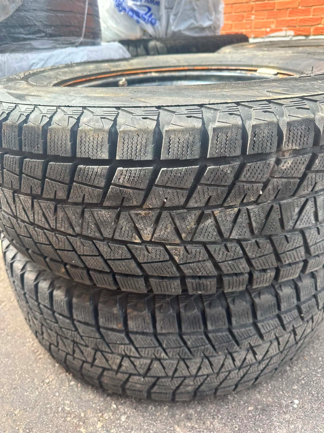 Blizzak Snow Tires on Rims 265/70R17 - photo 3
