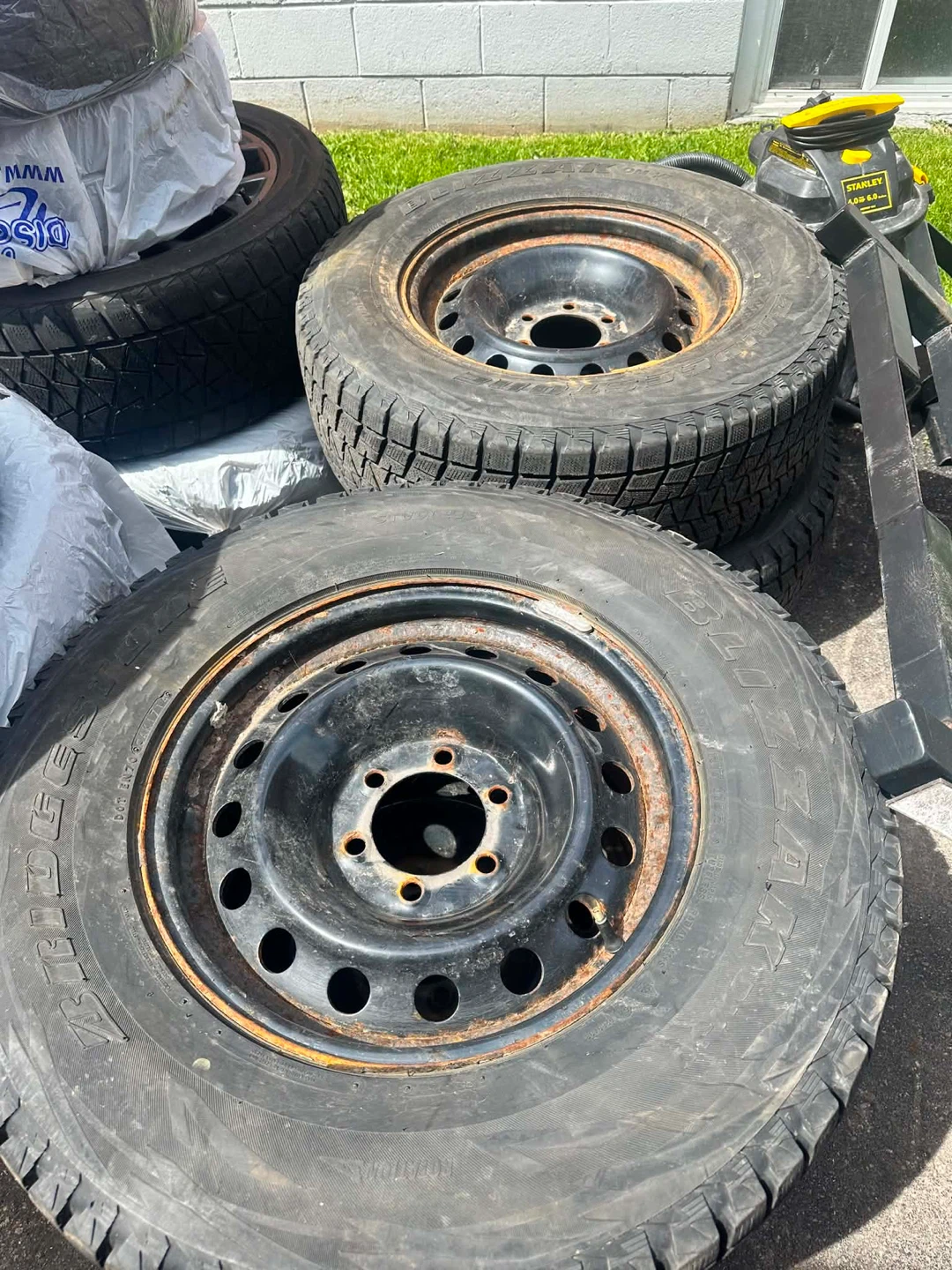 Blizzak Snow Tires on Rims 265/70R17