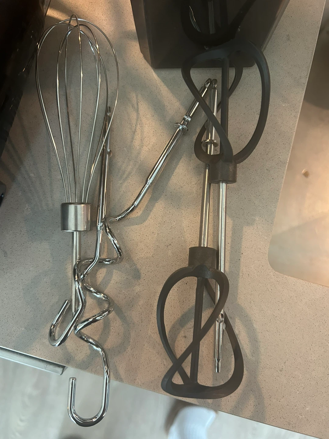 Black+Decker Hand Mixer with 2 Sets of Beaters - photo 2