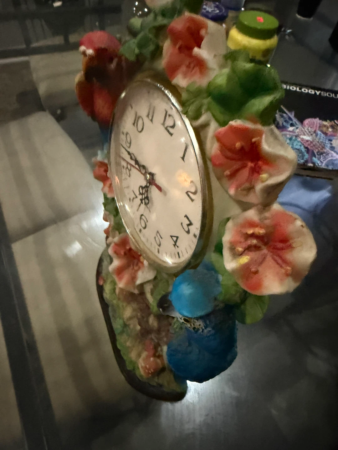 Parrot Themed Quartz Table Clock - photo 3