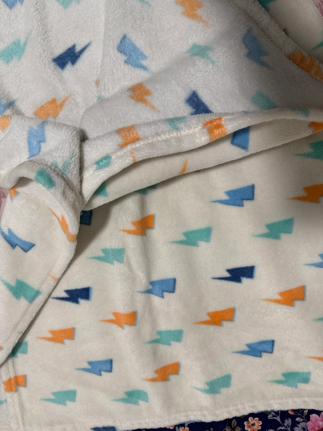 Blankets- White with Lightning Bolt & Rainbow Patterns - photo 3