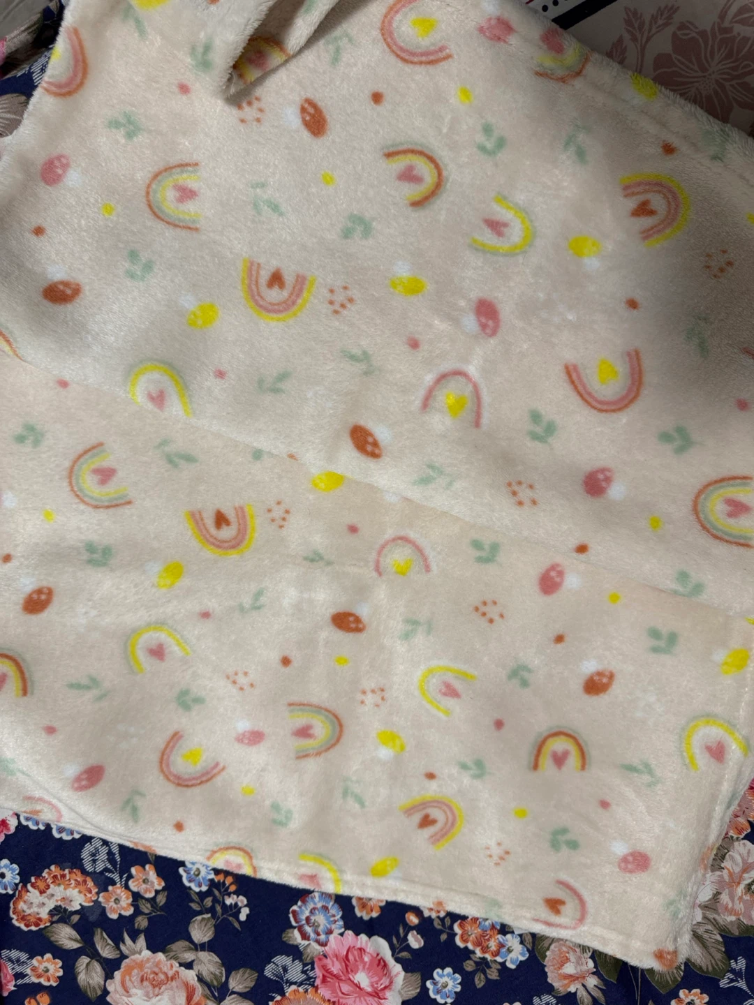 Blankets- White with Lightning Bolt & Rainbow Patterns - photo 4