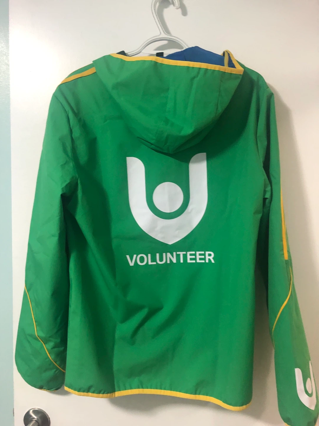 Waterproof ADIDAS jacket with hoodie and green backpack - photo 3