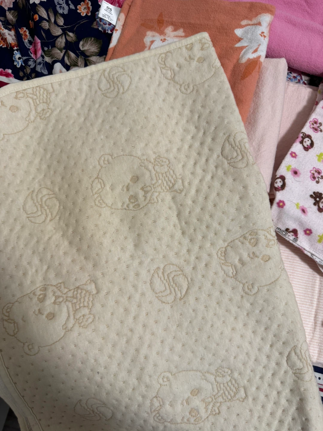 Baby Bibs & Burp Cloths Lot receiving blankets - photo 3
