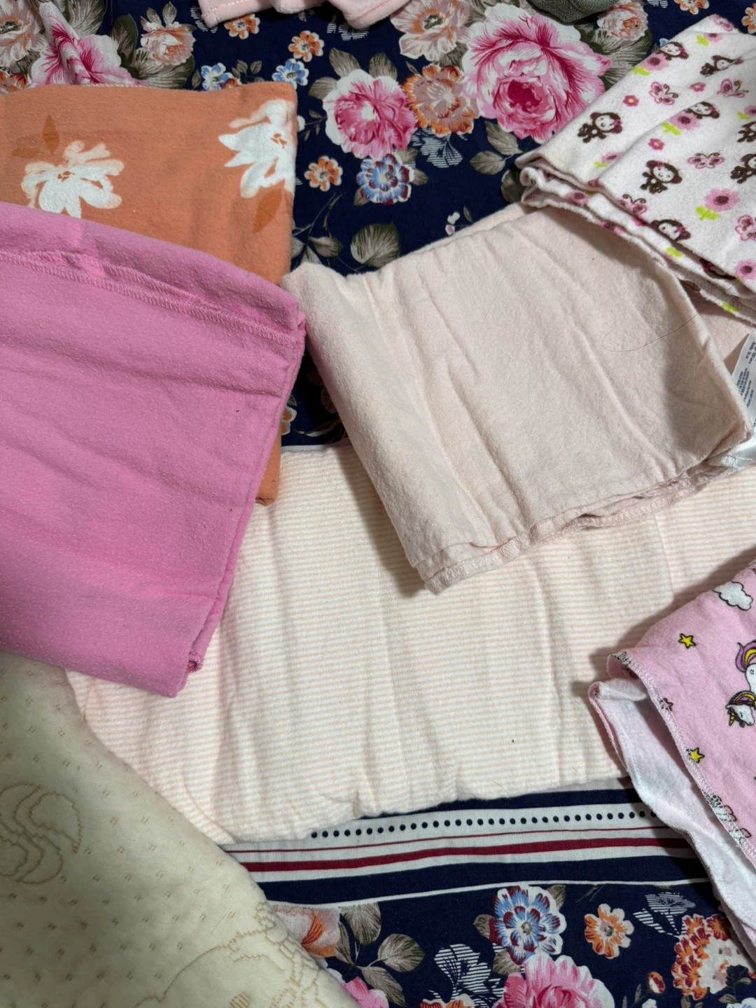 Baby Bibs & Burp Cloths Lot receiving blankets - photo 4