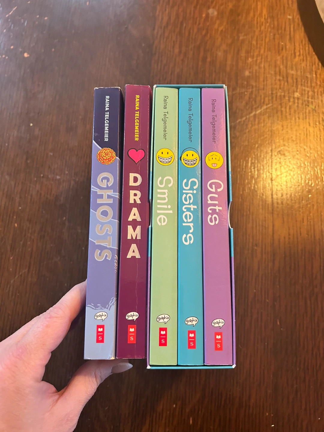 5 Raina Telgemeier Graphic Novel Collection - photo 2