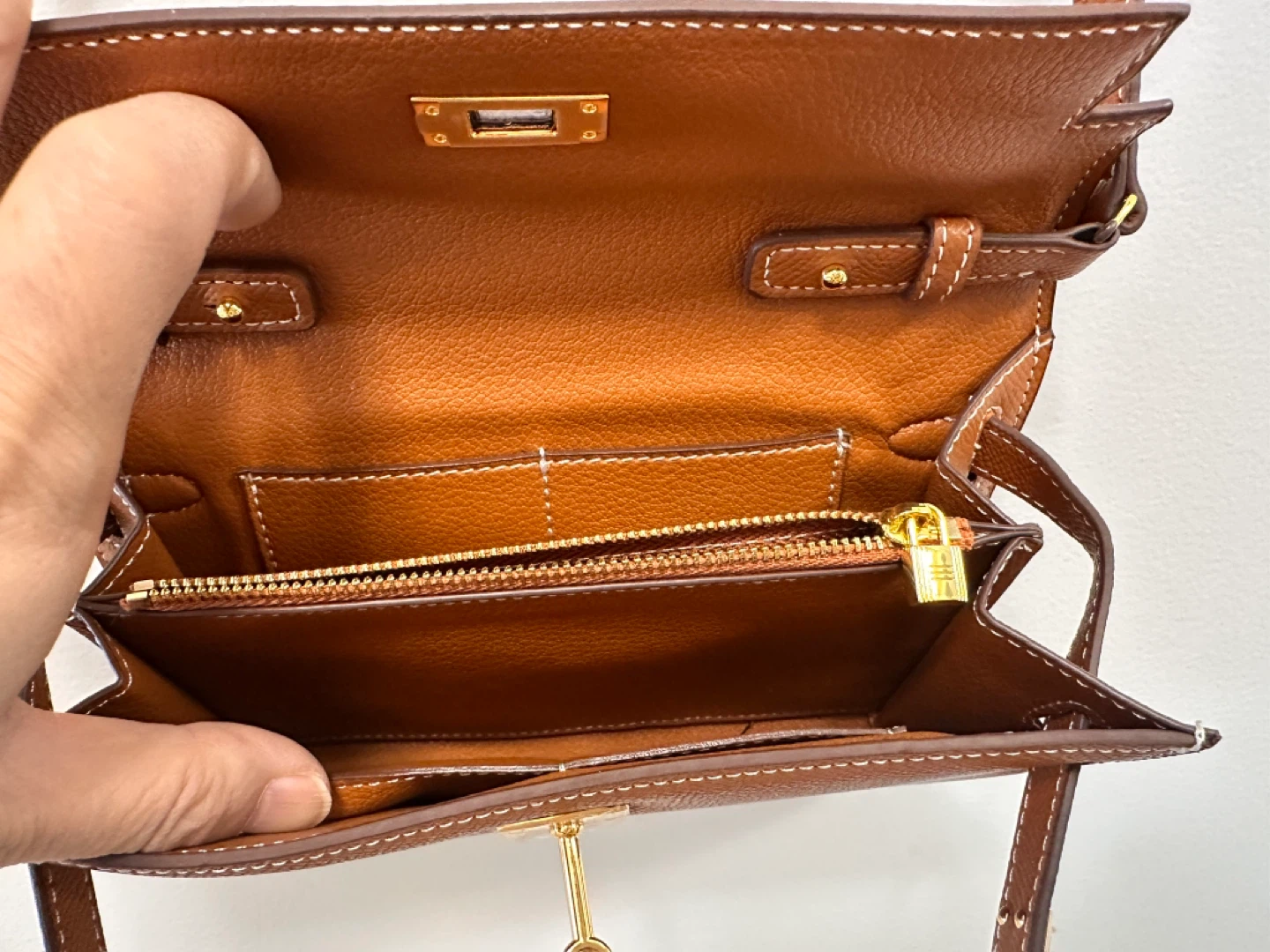 Kelly style shoulder bag - photo 4