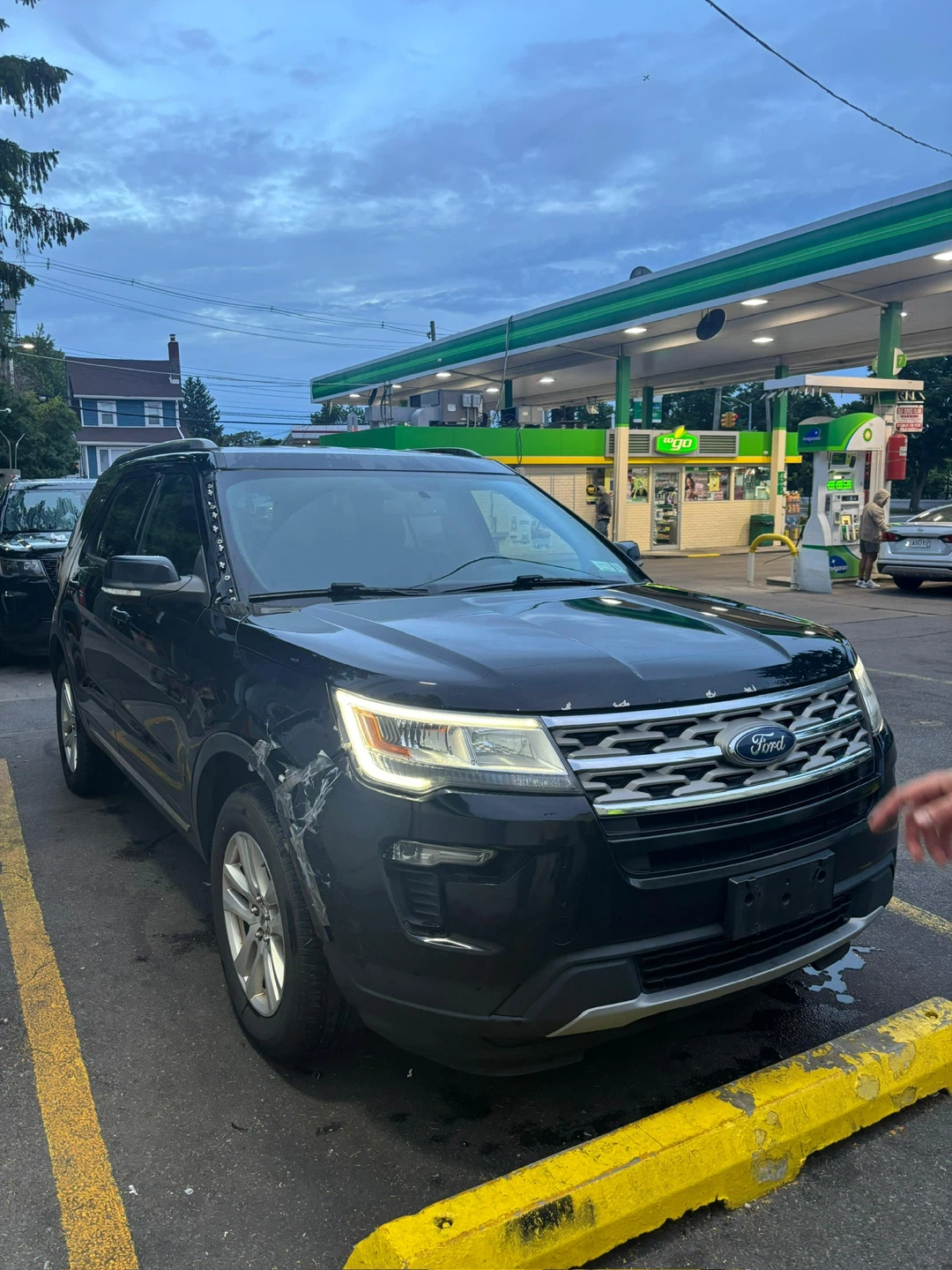 Black Ford Explorer XLT 4WD - photo 3