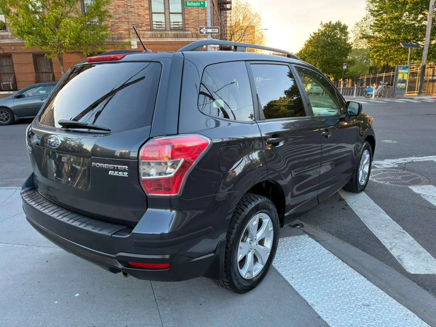 Subaru Forester 2.5i AWD Dark Gray SUV - photo 5
