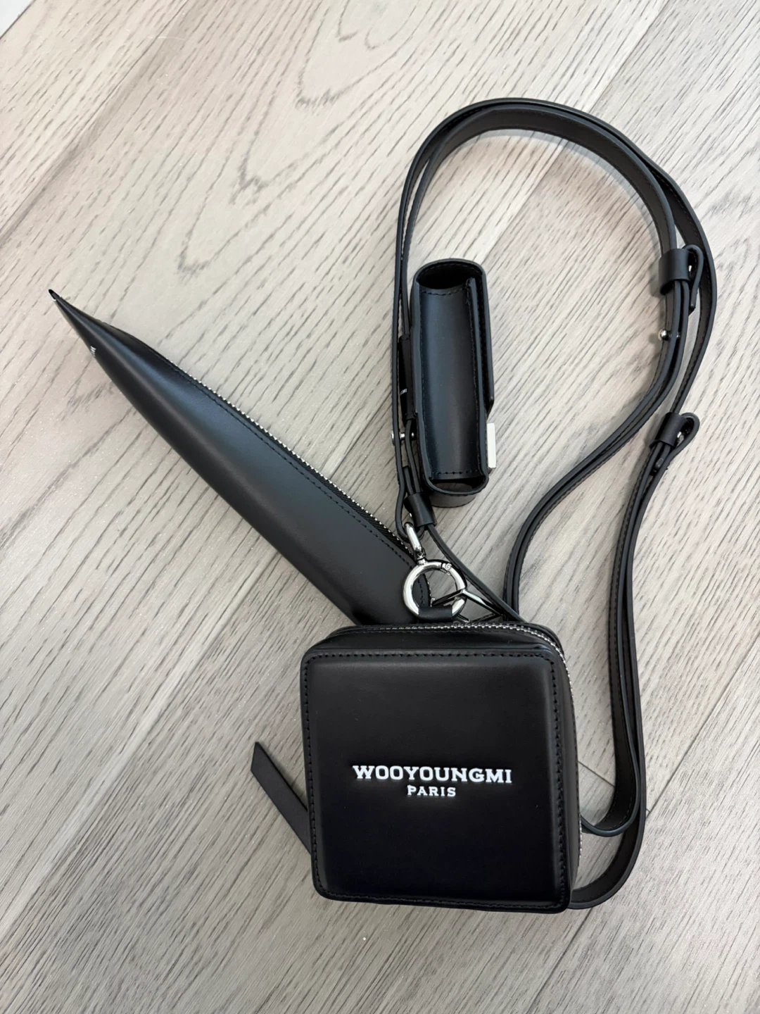 WOOYOUNGMI Paris Black Leather Z flip Bag - photo 2