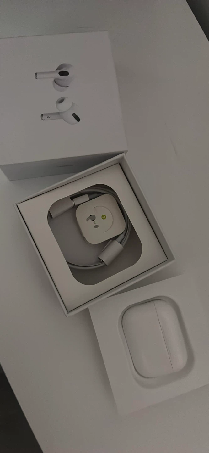 Apple AirPods Pro (2nd Gen) with MagSafe Charging Case - photo 3