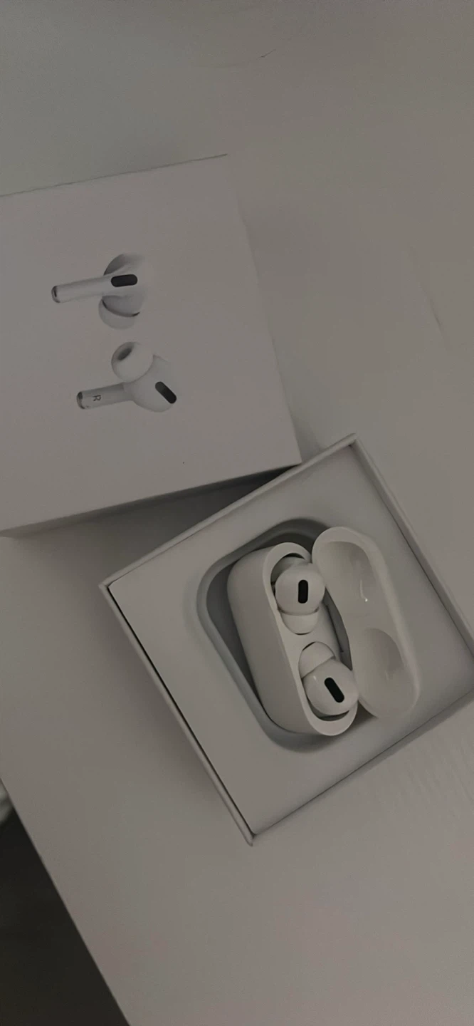 Apple AirPods Pro (2nd Gen) with MagSafe Charging Case - photo 2